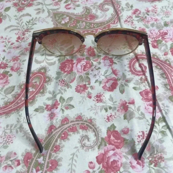 Urban Outfitters Brown Tortoiseshell Cateye Sunglasses Gold Rims - Picture 3 of 7